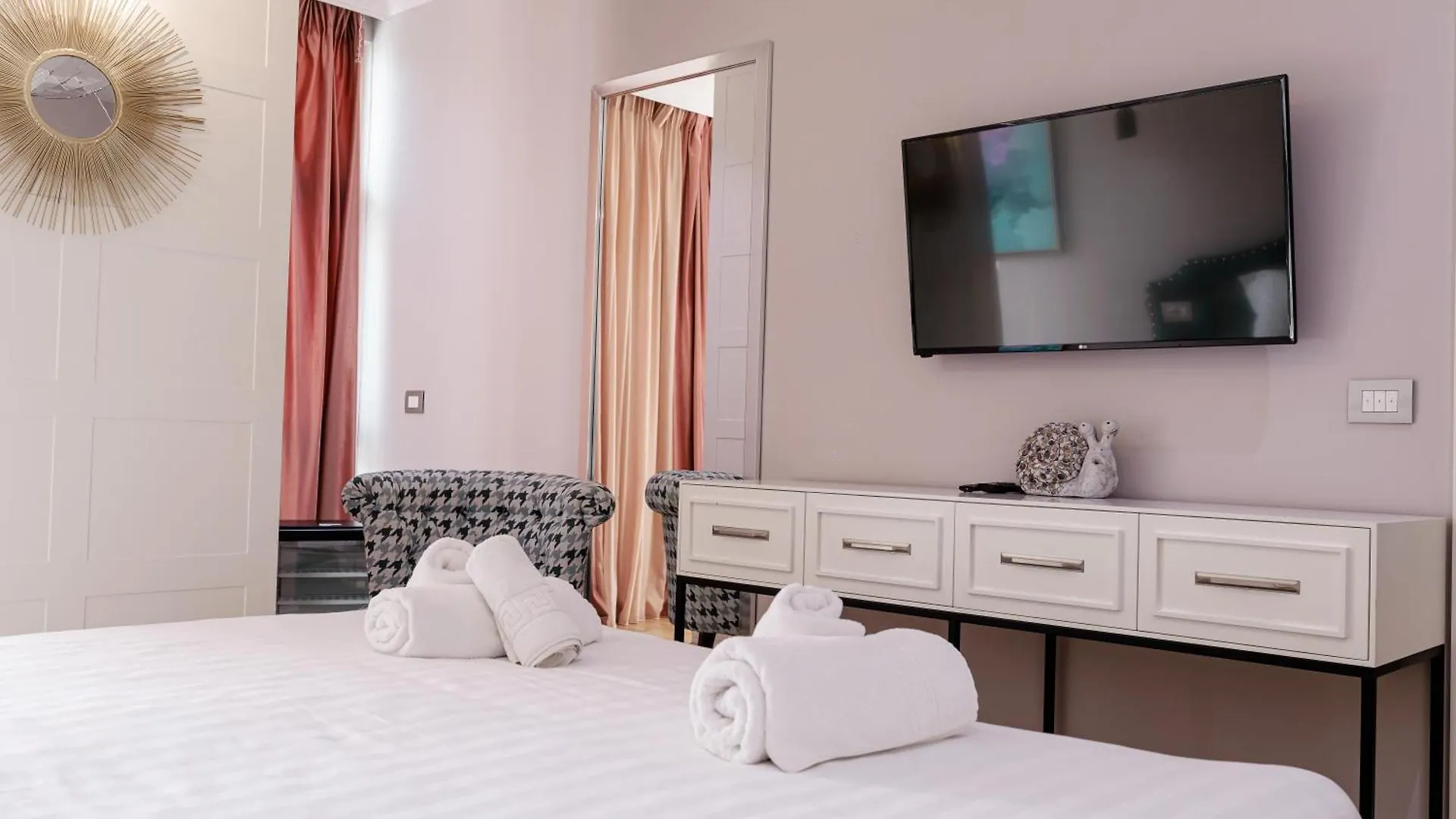 Boutique Hotel Whisky Tirana Albanien